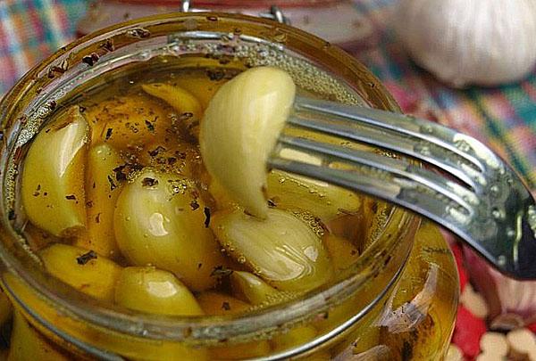 dientes de ajo en escabeche