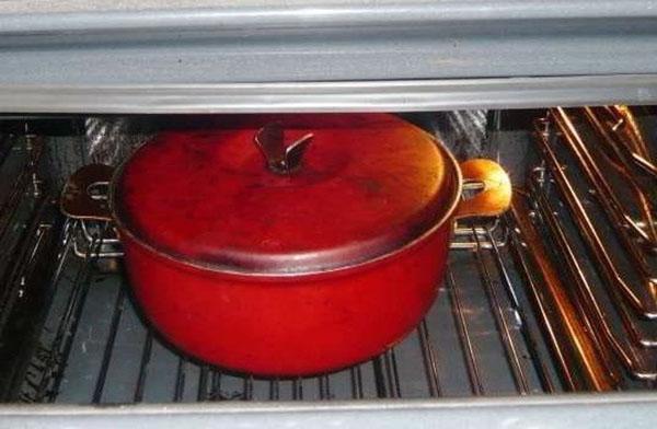 poner la olla en el horno