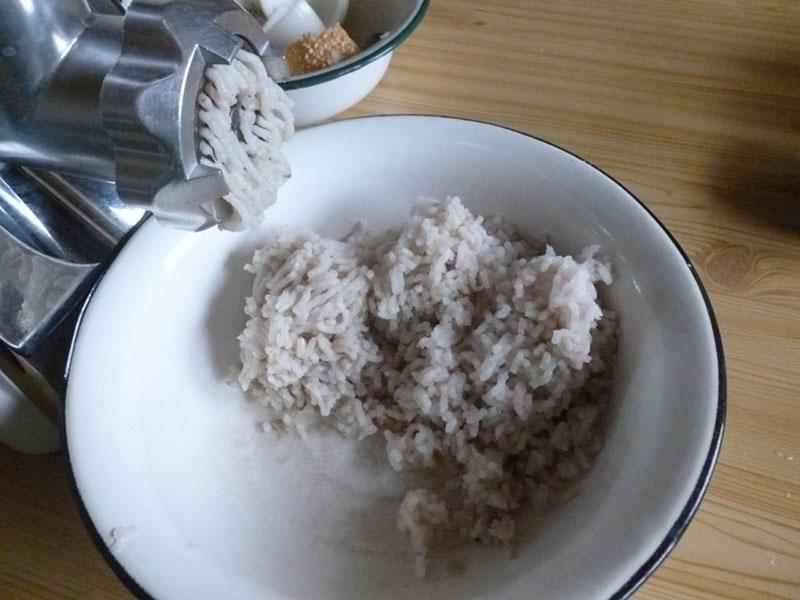 hacher du poisson bouilli
