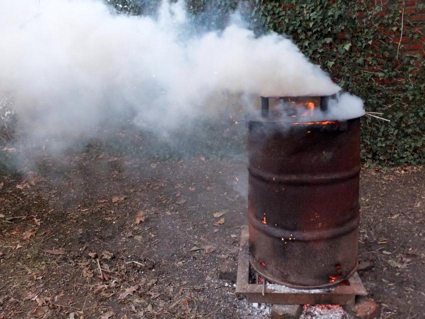 brûler des ordures dans un baril