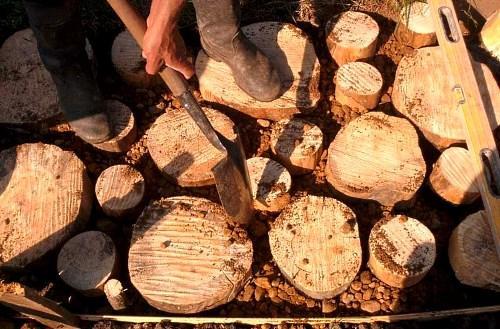 chemin des coupes de scie en bois