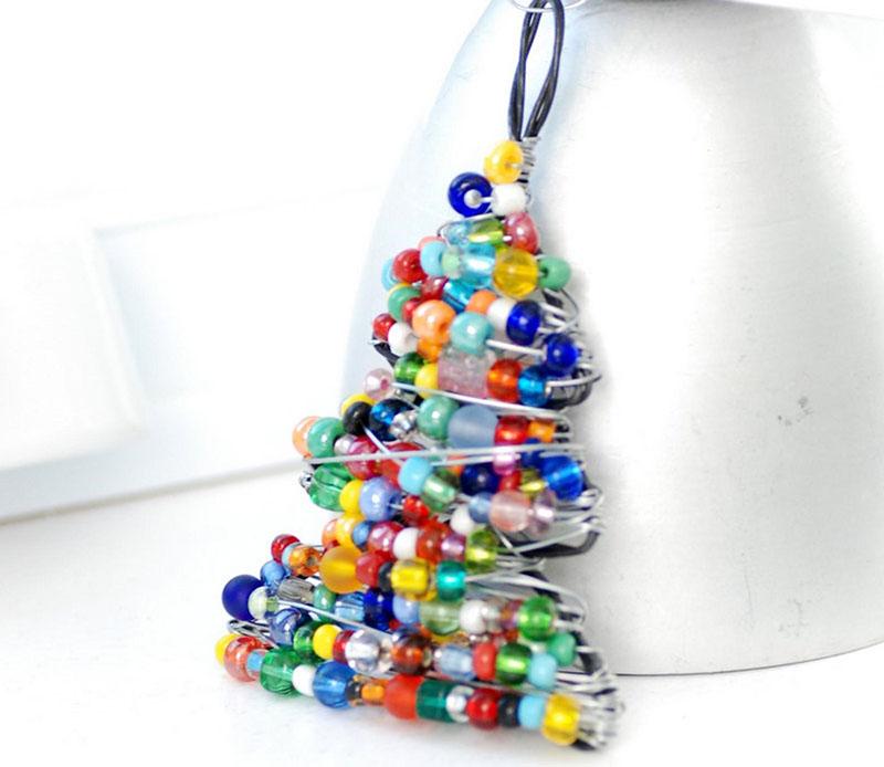 chevron plat en fil de fer et perles