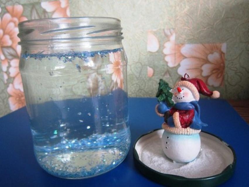 boule à neige avec bonhomme de neige