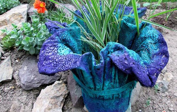 pot de fleurs en tissu et ciment