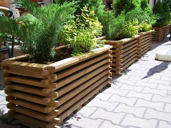 pots de fleurs en bois