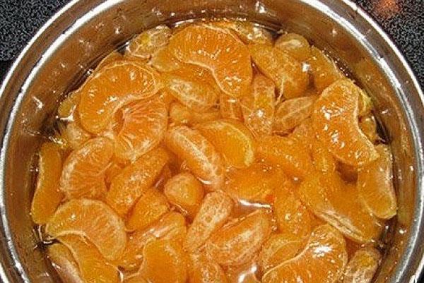 verter las mandarinas con almíbar