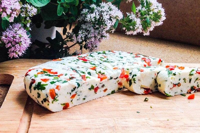 fromage au paprika et herbes