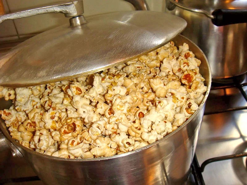 cómo hacer palomitas de maíz en una sartén