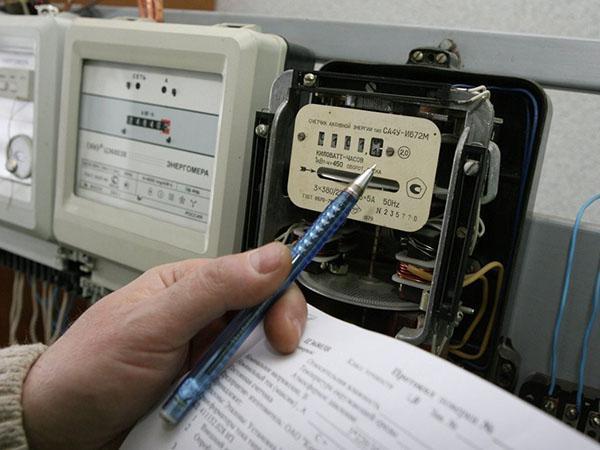 cómo tomar lecturas del medidor de electricidad