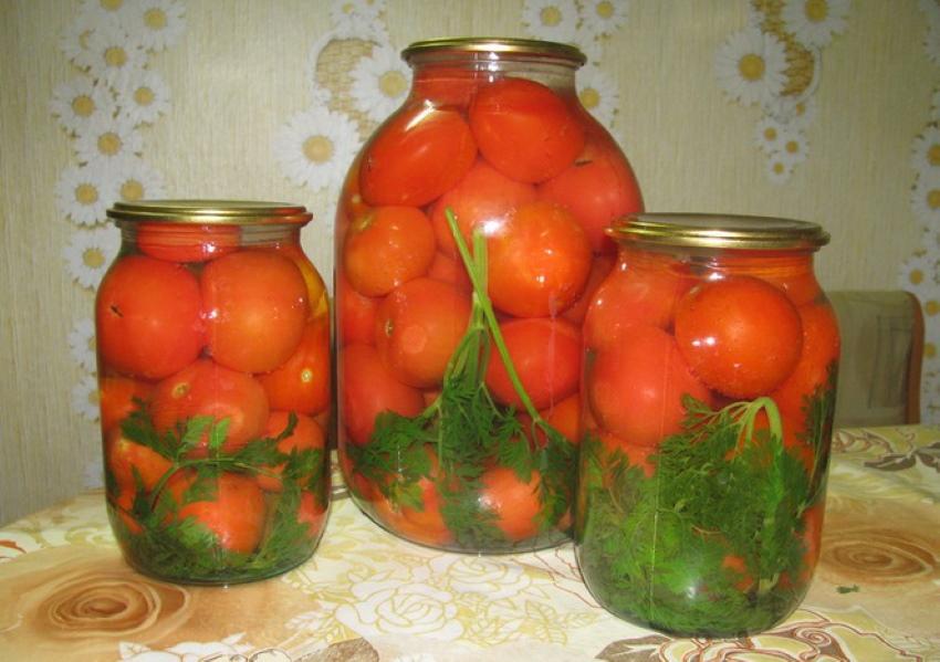 tomates marinées avec des sommets