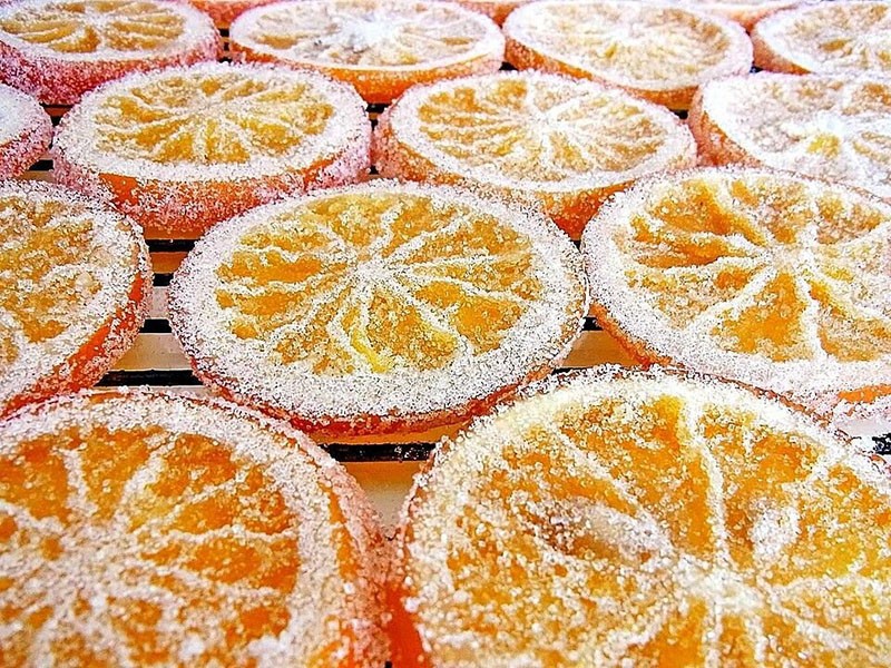 tranches d'orange avec du sucre