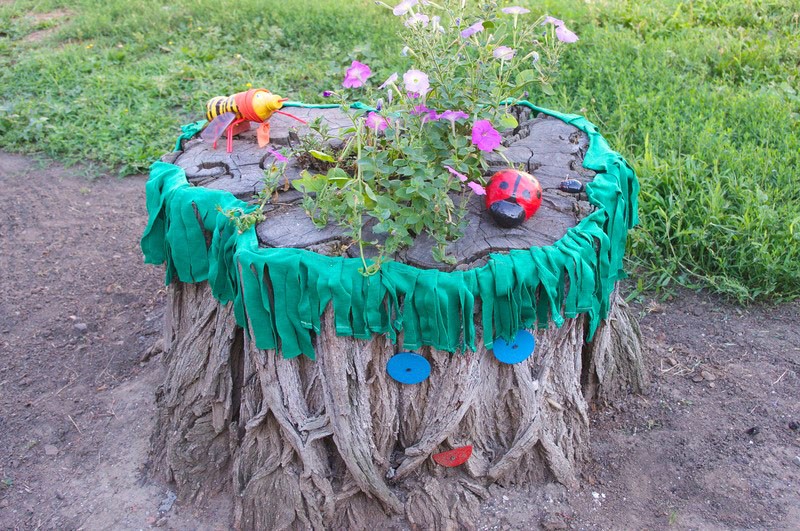 cómo decorar un tocón de árbol