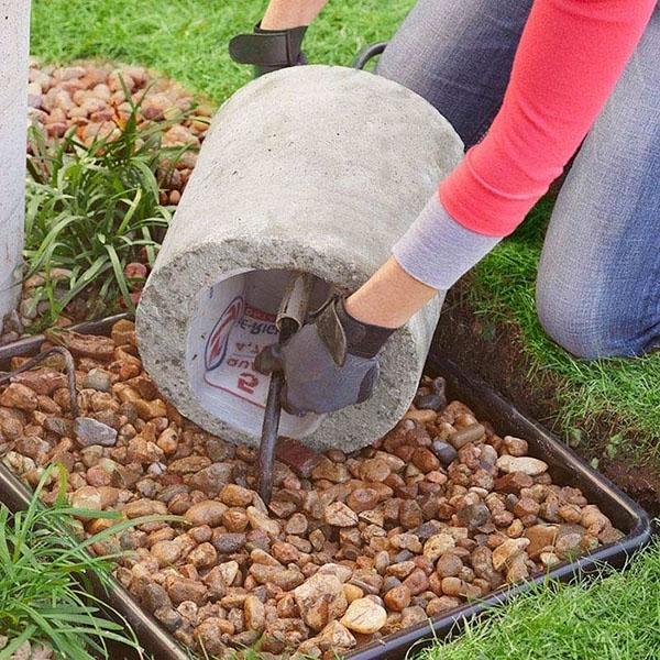 instalación de piedra de hormigón en la tubería de la bomba