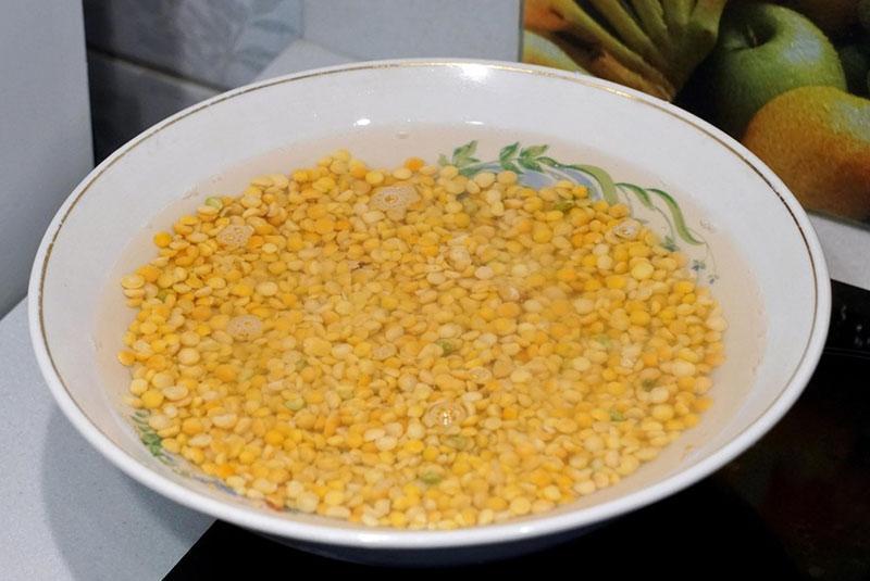 faire tremper les pois coupés en deux