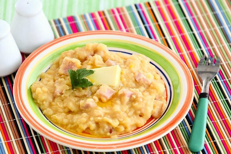 comment faire cuire la bouillie de pois avec des légumes et des saucisses