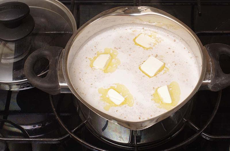 poner mantequilla