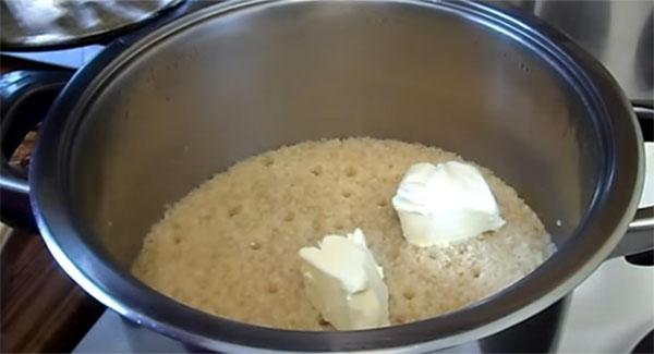 nous cuisinons de la bouillie de blé dans une mijoteuse