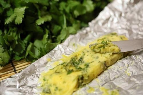 salchicha de mantequilla y cilantro
