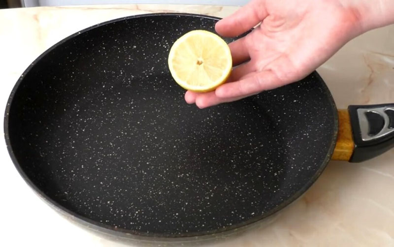 citrons secs dans une casserole