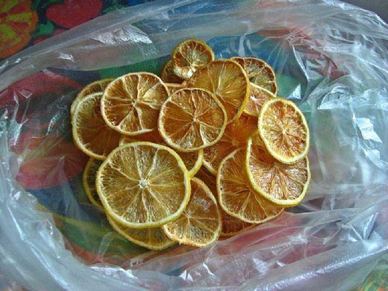 rodajas de limón secadas en microondas