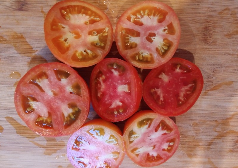 frutos de tomates nudillo rojo