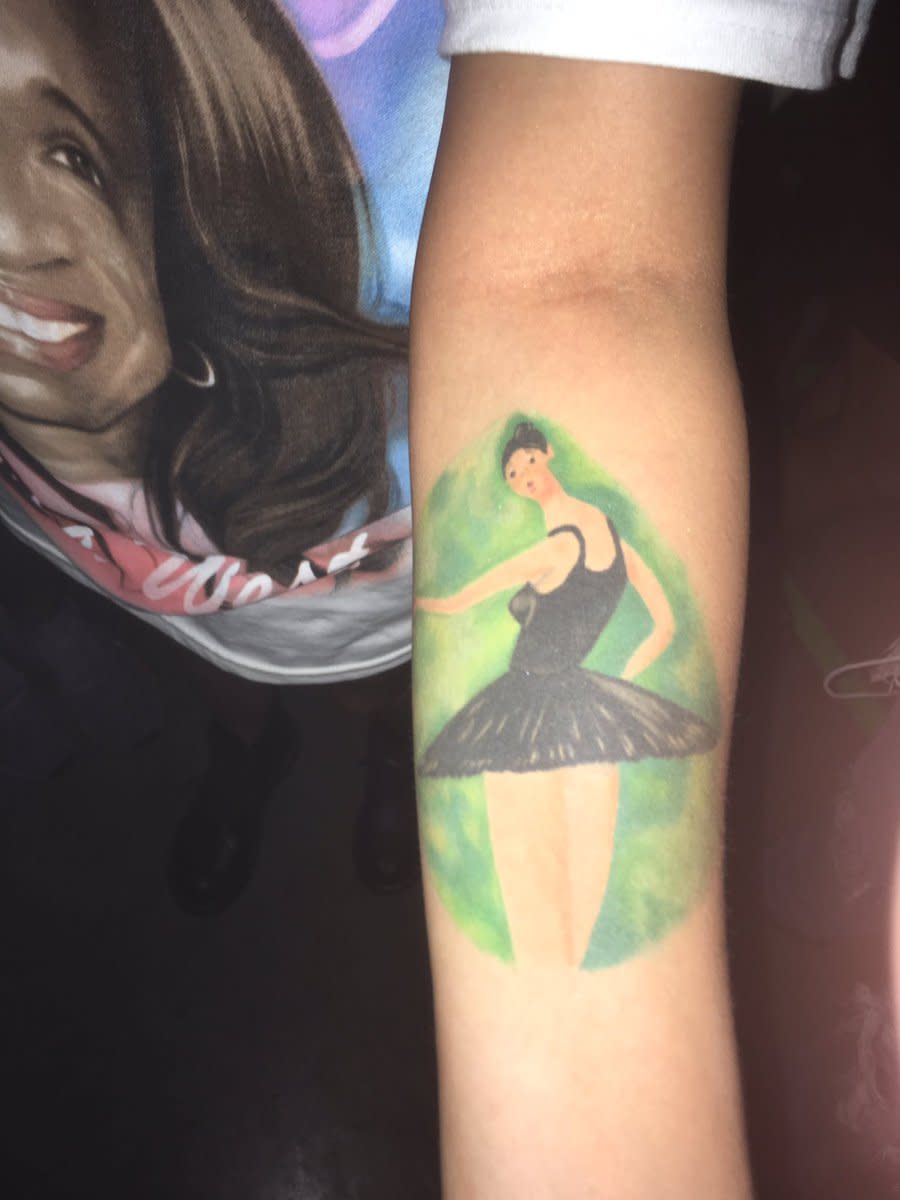 Ausreißer-Ballerina-Tattoo