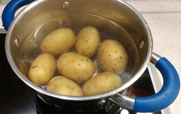 hervir patatas