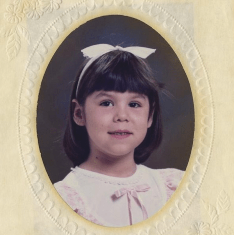 وُلدت كات فون دي كاثرين فون دراشينبرج في 8 مارس 1982 في مونتيموريلوس ، نويفو ليون ، المكسيك. والداها من أصول أرجنتينية وألمانية وإيطالية وأسبانية. انتقلت العائلة إلى الولايات المتحدة عندما كانت كات تبلغ من العمر ست سنوات. إنها أمريكية مكسيكية فخورة وليست مغرمة جدًا بالرئيس ترامب.