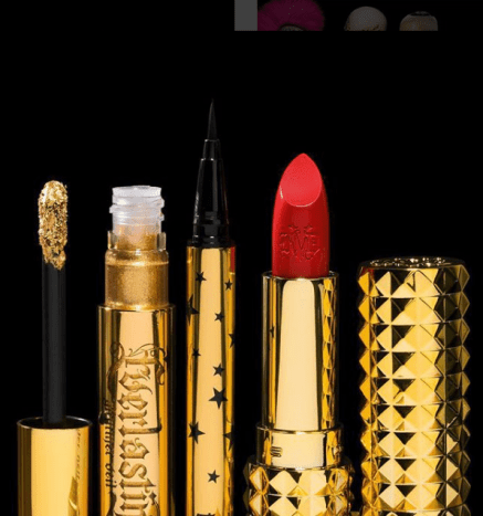 Schauen Sie sich Kat Von D's luxuriöse und bezaubernde 10-Jahres-Kollektion auf ihrer Website sowie Sephora an!