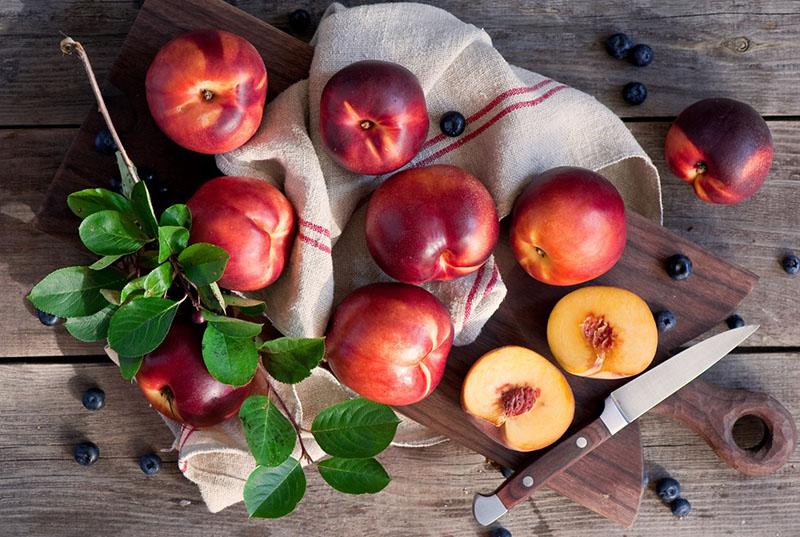 fruits de nectarine avec une composition unique