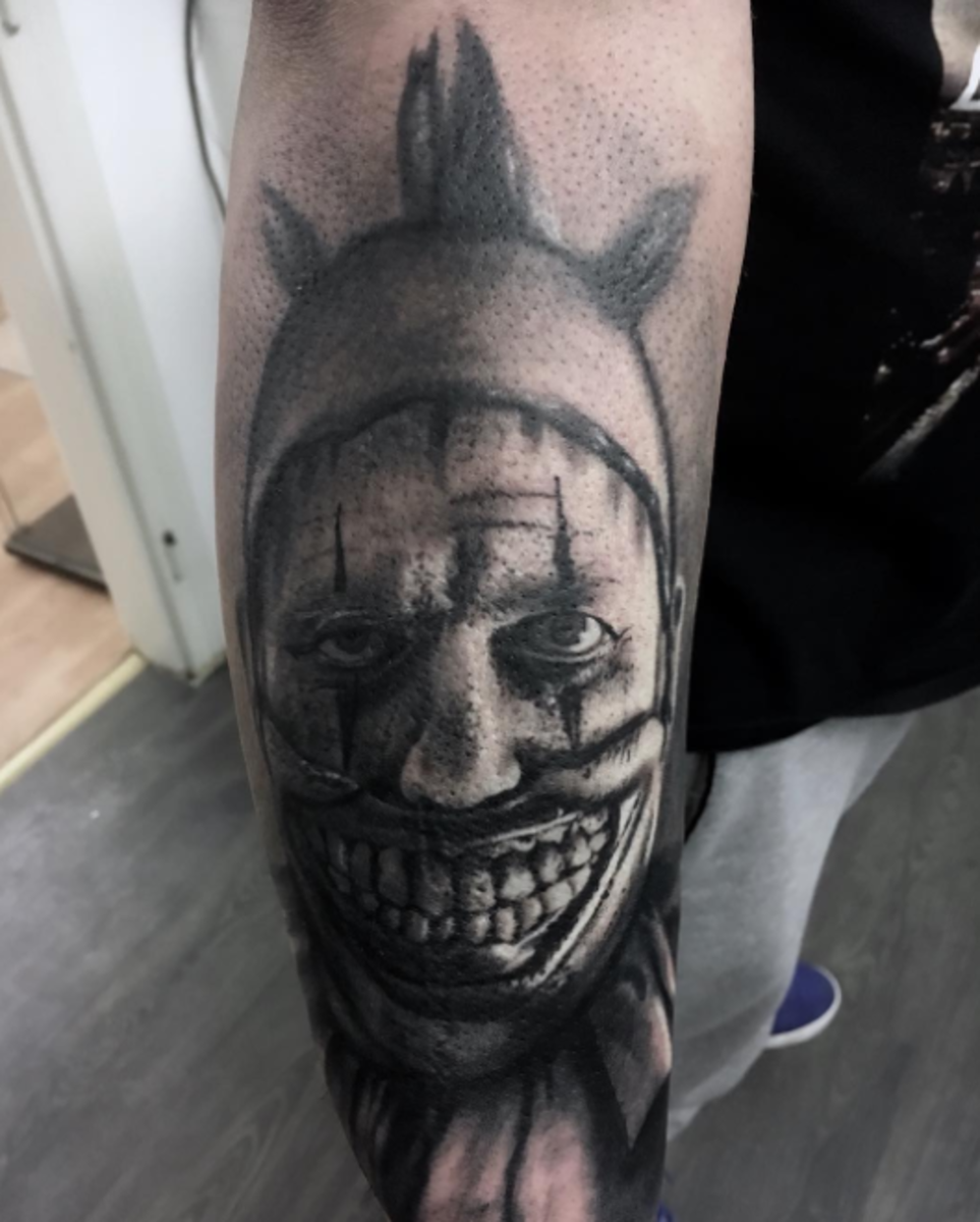 Amerikanische Horrorgeschichte Clown Tattoo