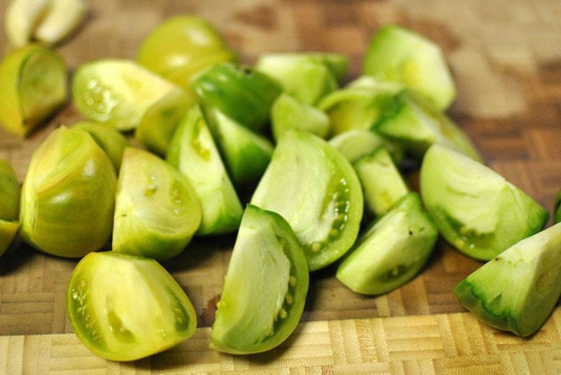 picar tomates verdes