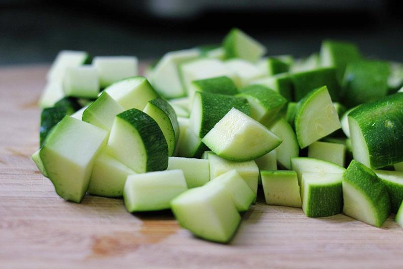 hacher les courgettes