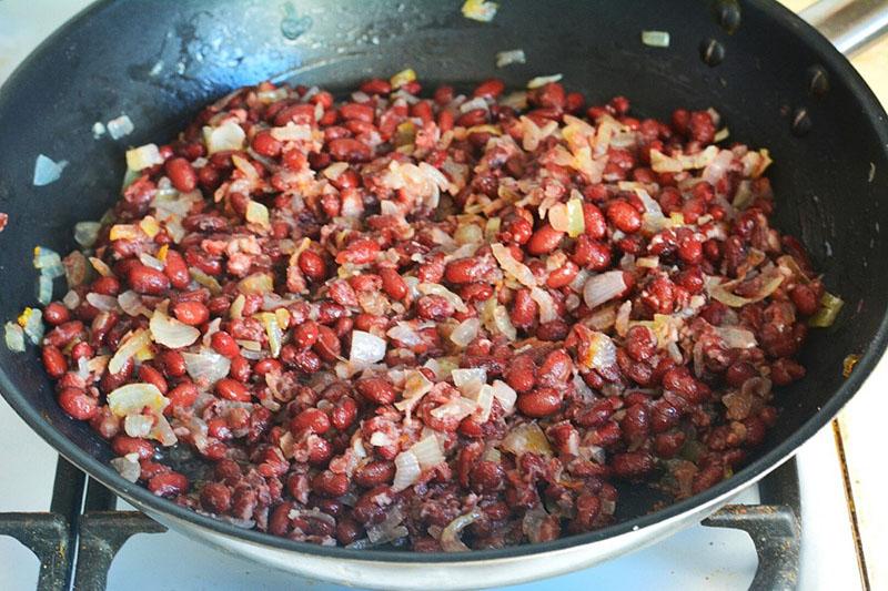 ragoût de haricots et oignons