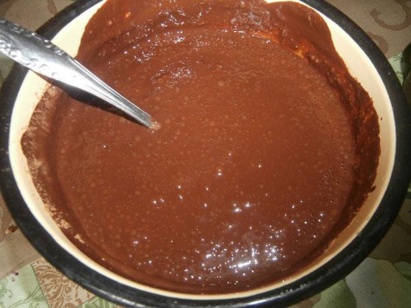 pétrir la pâte au chocolat