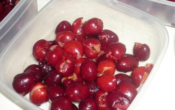 enlever les graines des cerises