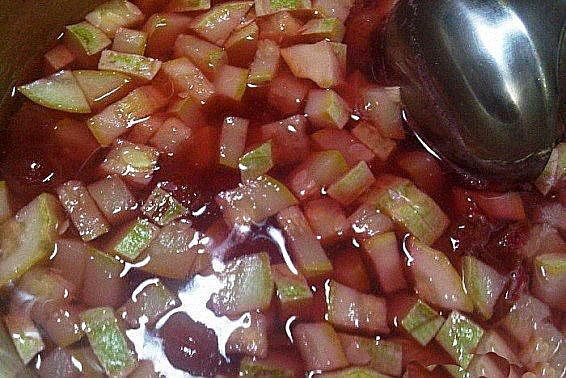ajouter de l'eau et cuire la compote