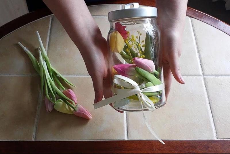 fleurs en conserve dans un bocal