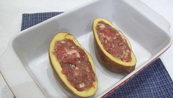 rellenar las patatas con carne picada