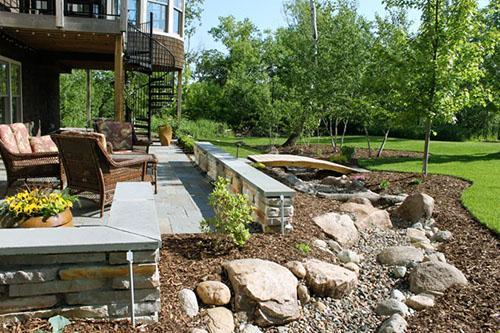 ruisseau à sec près de la maison
