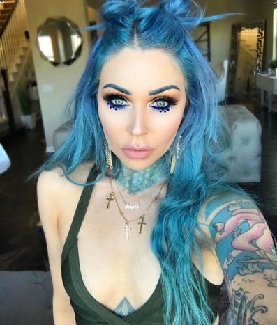Foto via InstagramM A K E U P D E T A I LS: Morphe 35OM Palette (Code KRISTEN) Tarte x Hrush Palette für Rouge & Augenlid Brauen Colourpop DTLA Tarte Amazonian Clay Foundation Urban Decay 24/7 Chaos Eyeliner Makeup Geek Neptune Eyeshdaow Tarte Clay Paint Liner in Schwarz Pixie & Aspyn Ovard Santorini Sunset Highlight PUR Lashes in Flirt (Verwenden Sie den Code KRISTEN für 20% RABATT & KOSTENLOSER Versand!) Jouer Lip Cream in Crème Brûlée Haarfarbe: Arctic Fox Transylvania, eine neue Beispielfarbe, die ich nicht erwähnen kann :) + Arctic Mist , Girls Night und ein Schuss Poseidon-Schmuck: Fawn Star