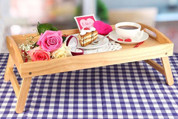 table de petit déjeuner en bois