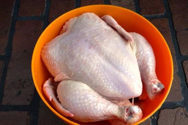 préparer une carcasse de poulet