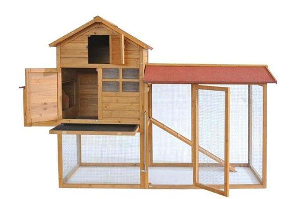 L'apparition du poulailler le plus simple pour les poules ambulantes
