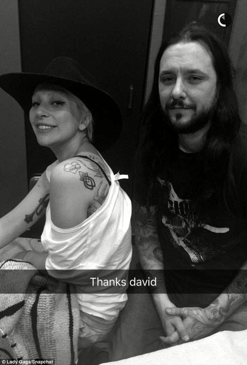 Lady Gaga Einheit Tattoo2