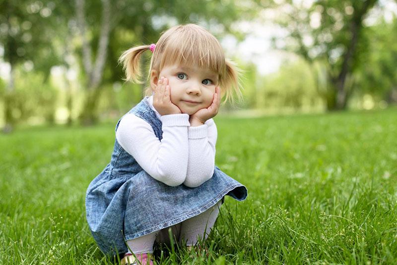le pied d'alouette est contre-indiqué chez les enfants