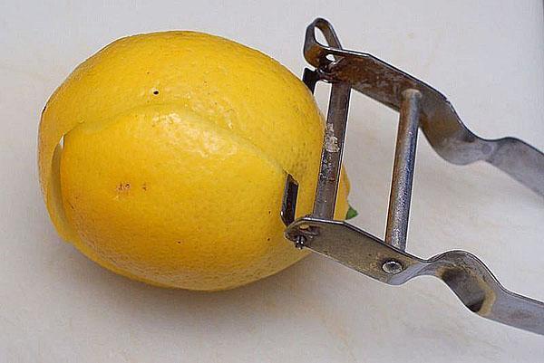 quitar la ralladura de limón