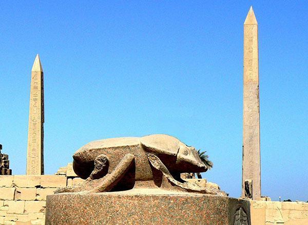 statue de scarabée en Egypte