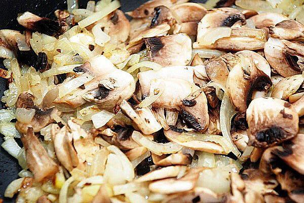 faire revenir les champignons avec les oignons