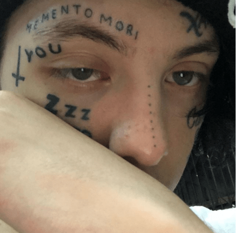 Und obwohl es so aussah, als hätte Xan auf seinem Gesicht keinen Platz mehr für neue Tattoos, fügte er dieses Wochenende seiner Sammlung zwei neue Stücke hinzu.